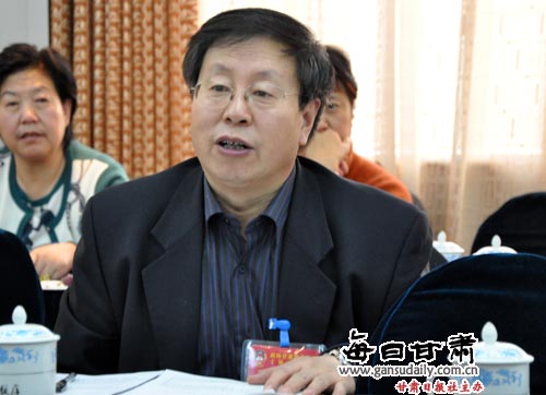政协甘肃省十届三次会议举行分组讨论（图片）
